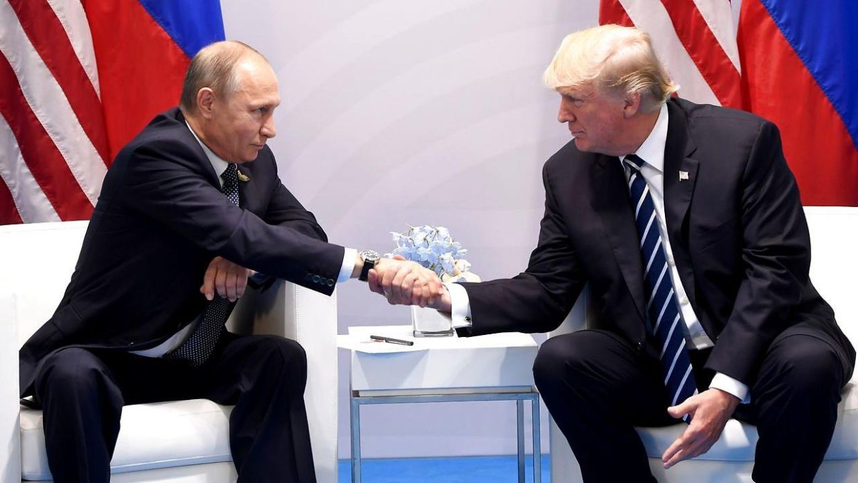 PutinTrumpshakinghands